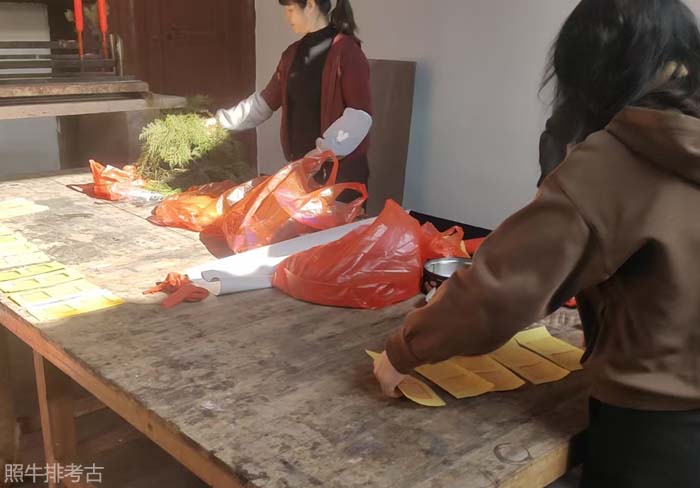 准备祭品和夷友大伯公符章 准备祭品和夷友大伯公符章.jpg