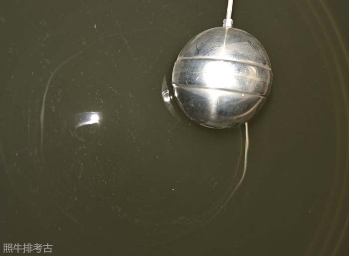 这就是我的生活用水 不见底的水.jpg