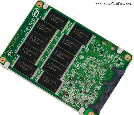 Intel 320系列固态硬盘拆解，这是内部背面的PCB